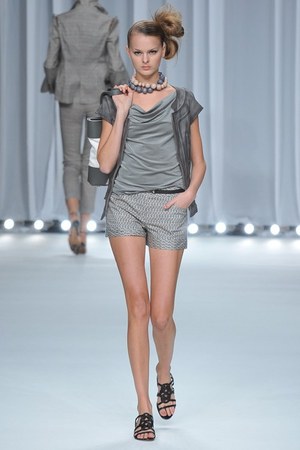 レースとカッティングで魅せるヘルシービューティー - miss ashida(ミス アシダ) 2012年春夏コレクション｜写真51