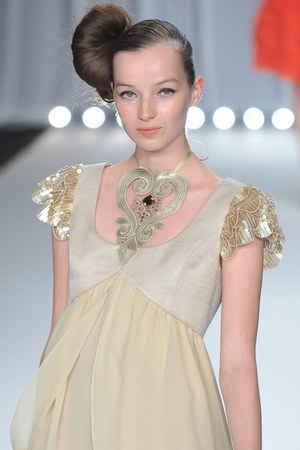 レースとカッティングで魅せるヘルシービューティー - miss ashida(ミス アシダ) 2012年春夏コレクション｜写真85