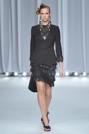 レースとカッティングで魅せるヘルシービューティー - miss ashida(ミス アシダ) 2012年春夏コレクション｜写真87