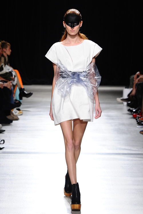 バナル シック ビザール(banal chic bizarre) 2012年春夏ウィメンズコレクション ファッションプレス バナルシックビザール 17AW ビニールトートバッグ
