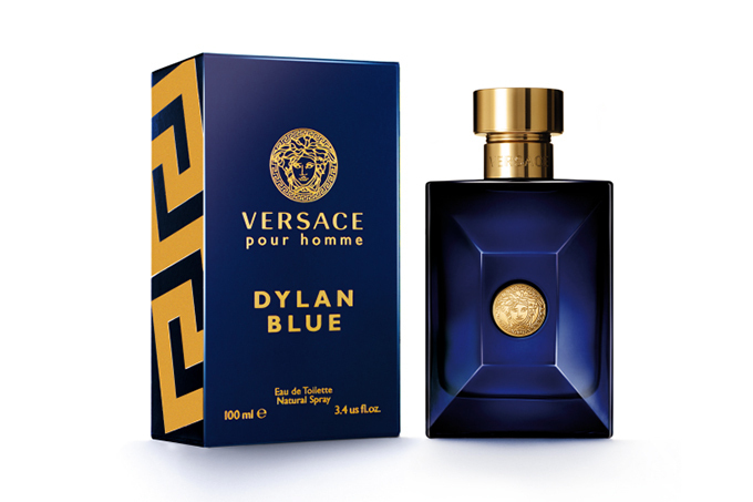ヴェルサーチ新作メンズフレグランス「ヴェルサーチ ディラン ブルー」ウッディの官能的な香り | 写真