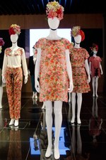 フラワープリントで活力溢れる新時代の女性像を表現 - アンベル(AMBELL) 2012年春夏コレクション｜写真1