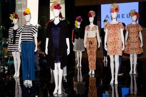 フラワープリントで活力溢れる新時代の女性像を表現 - アンベル(AMBELL) 2012年春夏コレクション｜写真3