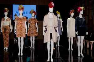 フラワープリントで活力溢れる新時代の女性像を表現 - アンベル(AMBELL) 2012年春夏コレクション｜写真4