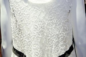 フラワープリントで活力溢れる新時代の女性像を表現 - アンベル(AMBELL) 2012年春夏コレクション｜写真19