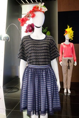 フラワープリントで活力溢れる新時代の女性像を表現 - アンベル(AMBELL) 2012年春夏コレクション｜写真21