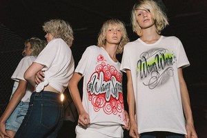 アレキサンダー ワン、Tシャツ&デニムをエアーブラシでカスタム - 青山店で開催|写真6