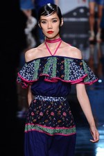 今夜もとびっきりのドレスでLet's Party!! - ケイタ マルヤマ(KEITA MARUYAMA) 2012年春夏コレクション｜写真41