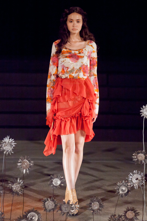 柔らかみのある服に思いを託して - 翡翠(HISUI) 2012年春夏コレクション