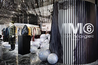 MM6の限定ストアが、伊勢丹新宿店＆阪急うめだ本店に - 最新16秋冬と、人気バッグ「ジャパニーズ」