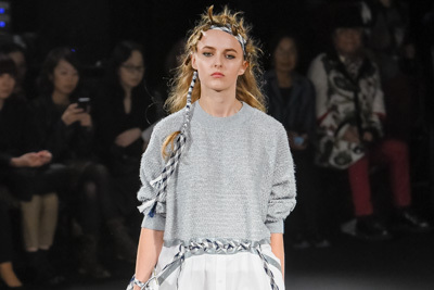 ミントデザインズ 2017春夏コレクション - 退廃的ムードが引き出す、新たなフェミニニティ