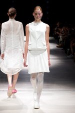 抜け殻が作り出す新しい身体と服の関係性 - アンリアレイジ(ANREALAGE) 春夏コレクション｜写真13