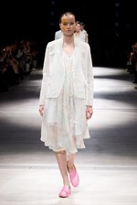 抜け殻が作り出す新しい身体と服の関係性 - アンリアレイジ(ANREALAGE) 春夏コレクション｜写真14