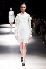 抜け殻が作り出す新しい身体と服の関係性 - アンリアレイジ(ANREALAGE) 春夏コレクション｜写真19