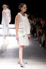 抜け殻が作り出す新しい身体と服の関係性 - アンリアレイジ(ANREALAGE) 春夏コレクション｜写真23