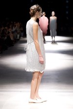 抜け殻が作り出す新しい身体と服の関係性 - アンリアレイジ(ANREALAGE) 春夏コレクション｜写真28