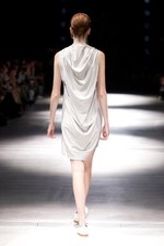 抜け殻が作り出す新しい身体と服の関係性 - アンリアレイジ(ANREALAGE) 春夏コレクション｜写真30