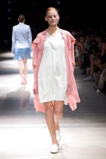 抜け殻が作り出す新しい身体と服の関係性 - アンリアレイジ(ANREALAGE) 春夏コレクション｜写真31