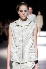 抜け殻が作り出す新しい身体と服の関係性 - アンリアレイジ(ANREALAGE) 春夏コレクション｜写真39