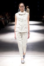 抜け殻が作り出す新しい身体と服の関係性 - アンリアレイジ(ANREALAGE) 春夏コレクション｜写真39