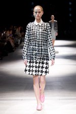 抜け殻が作り出す新しい身体と服の関係性 - アンリアレイジ(ANREALAGE) 春夏コレクション｜写真43