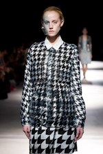 抜け殻が作り出す新しい身体と服の関係性 - アンリアレイジ(ANREALAGE) 春夏コレクション｜写真44