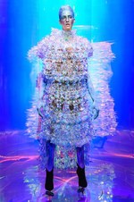 ユイマナカザト(YUIMA NAKAZATO) 近未来のオートクチュール｜写真3