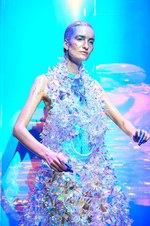 ユイマナカザト(YUIMA NAKAZATO) 近未来のオートクチュール｜写真6