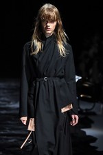 ベッドフォード 2017年春夏コレクション - 戦場を踊るように駆ける、陰鬱な気持ちが生んだ美学｜写真2