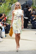 アキコアオキ 2017年春夏コレクション - 美の根源は対比的シルエット｜写真5