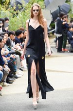 アキコアオキ 2017年春夏コレクション - 美の根源は対比的シルエット｜写真22