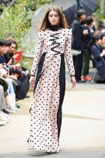 アキコアオキ 2017年春夏コレクション - 美の根源は対比的シルエット｜写真23