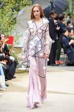 アキコアオキ 2017年春夏コレクション - 美の根源は対比的シルエット｜写真25