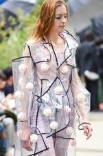 アキコアオキ 2017年春夏コレクション - 美の根源は対比的シルエット｜写真26