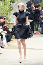 アキコアオキ 2017年春夏コレクション - 美の根源は対比的シルエット｜写真31