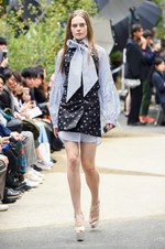 アキコアオキ 2017年春夏コレクション - 美の根源は対比的シルエット｜写真33