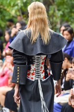 アキコアオキ 2017年春夏コレクション - 美の根源は対比的シルエット｜写真39