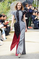 アキコアオキ 2017年春夏コレクション - 美の根源は対比的シルエット｜写真40