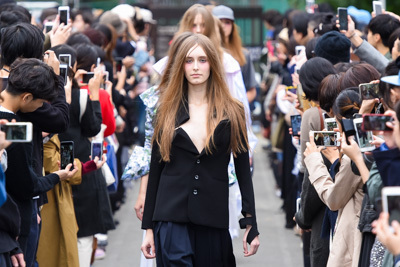 ケイスケヨシダ 2017年春夏コレクション - メンズ服のディテールをフェミニンに昇華