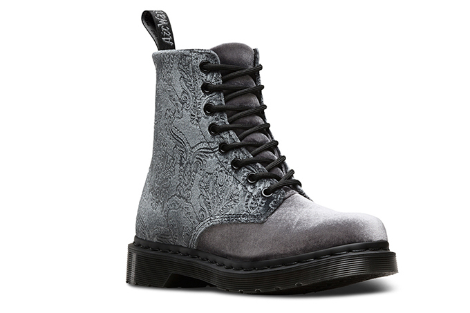 ドクターマーチン Dr.Martens ブーツ ベルベットVELVET UK5 ドクターマーチン新作「ベルベット」ブーツ、上品なベルベット