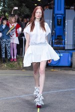 ミキオサカベ 2017年春夏コレクション - 混じり合うはずのない時代の交差｜写真5