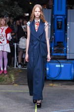 ミキオサカベ 2017年春夏コレクション - 混じり合うはずのない時代の交差｜写真12