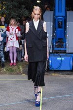 ミキオサカベ 2017年春夏コレクション - 混じり合うはずのない時代の交差｜写真37