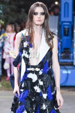 ミキオサカベ 2017年春夏コレクション - 混じり合うはずのない時代の交差｜写真88