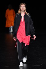 ネーム 2017年春夏コレクション - ノスタルジーに色彩を乗せて、自由な若者の柔らかな着こなし｜写真2