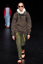 ネーム 2017年春夏コレクション - ノスタルジーに色彩を乗せて、自由な若者の柔らかな着こなし｜写真36