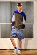 自由なミックス感でつくる夏のストライプスタイル - ZUCCa(ズッカ) 2012年春夏コレクション｜写真27