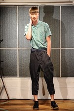 自由なミックス感でつくる夏のストライプスタイル - ZUCCa(ズッカ) 2012年春夏コレクション｜写真32