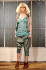 自由なミックス感でつくる夏のストライプスタイル - ZUCCa(ズッカ) 2012年春夏コレクション｜写真37