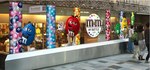 チョコレート「M&M’S」体験型カフェが原宿に - 19カラーを使用した“カラフルパフェ”提供｜写真1